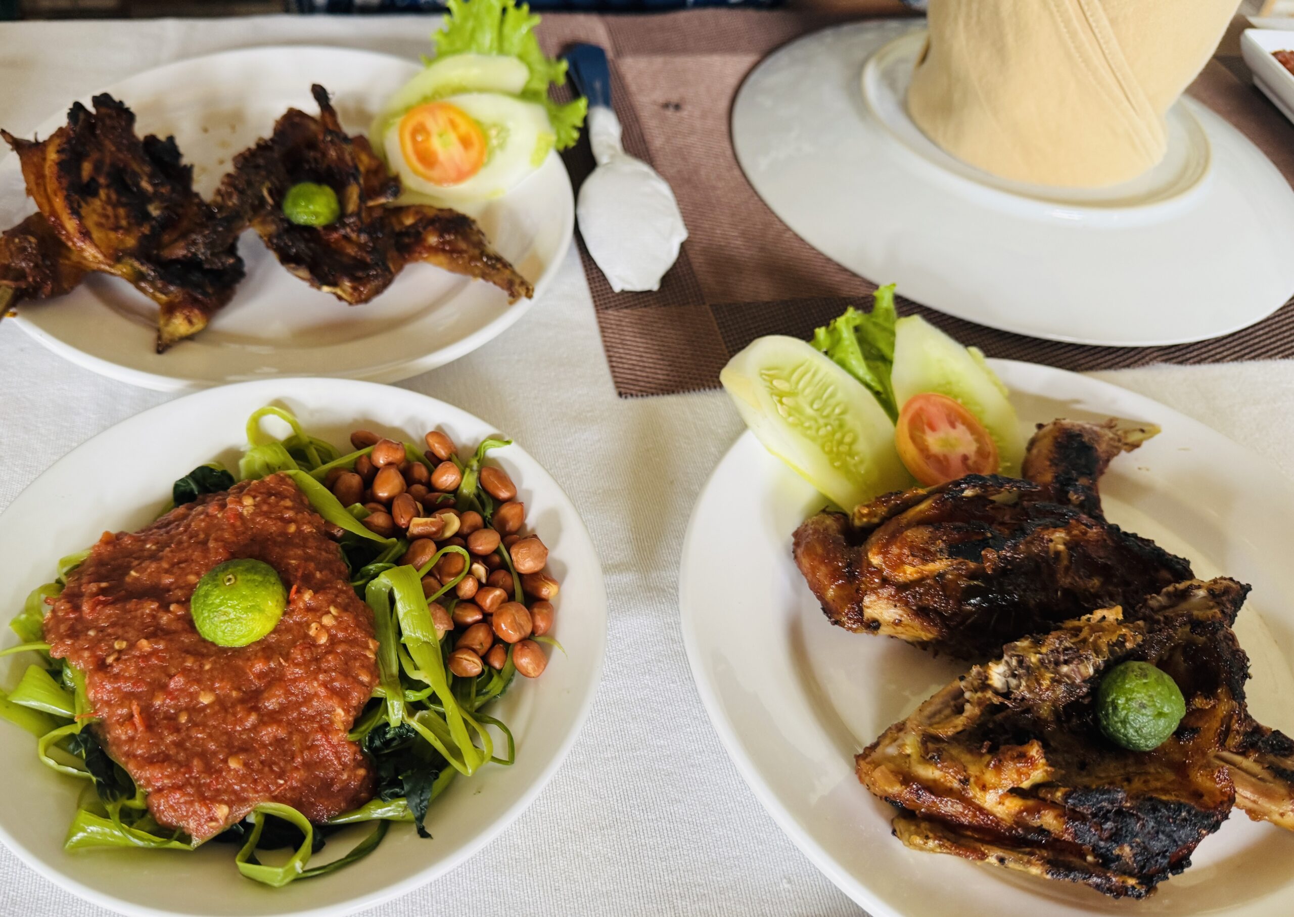 ロンボクの代表的な食べ物（MASAKAN KHAS LOMBOK）